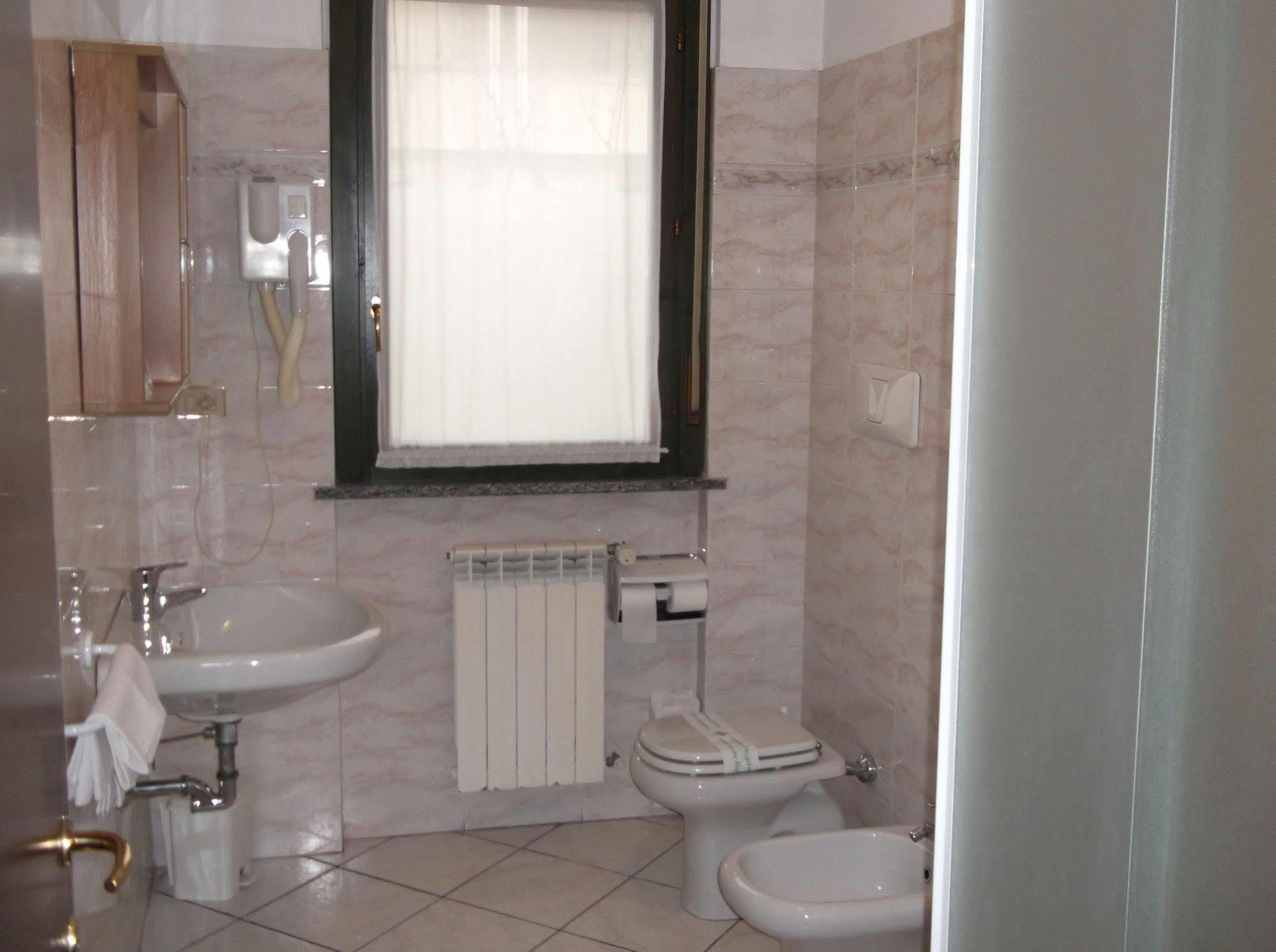Hotel Residence La Fontana Mariano Comense Exterior photo
