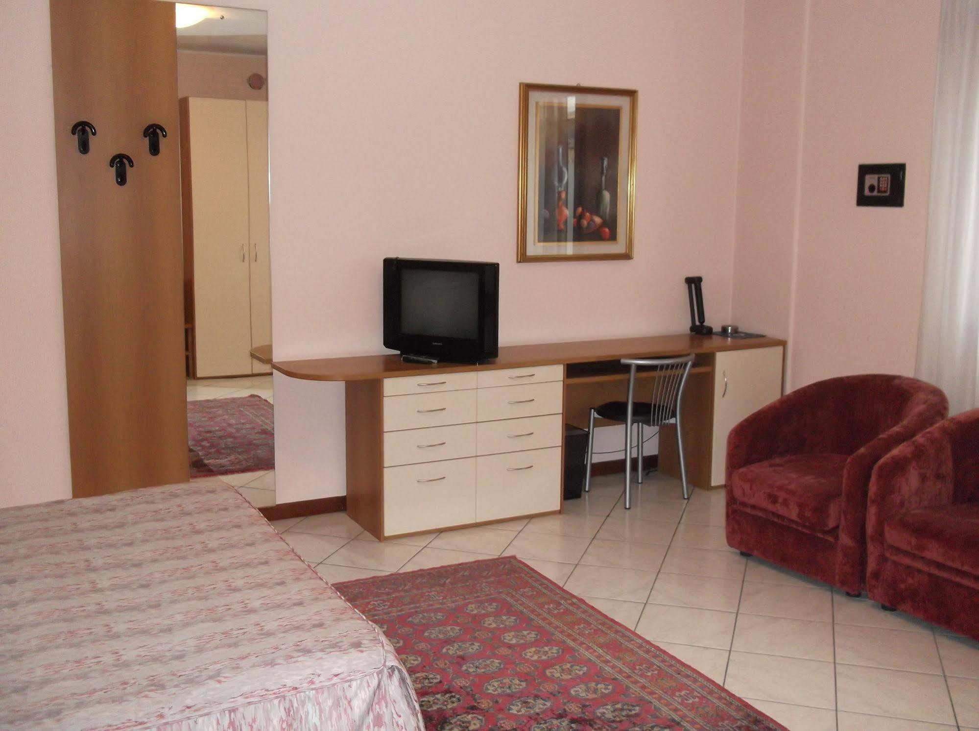 Hotel Residence La Fontana Mariano Comense Exterior photo